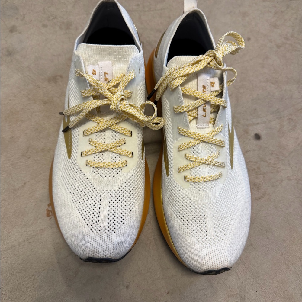 Brooks Levitate 4 Victory Edition White Gold Womens 8.5 Running Shoe 1203351B102 - Picture 3 of 6